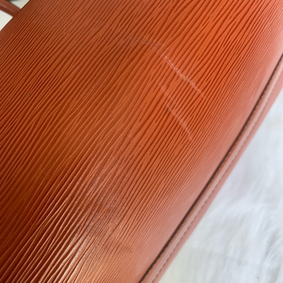 Louis Vuitton Epi Leather Speedy 30 - Picture 10 of 16